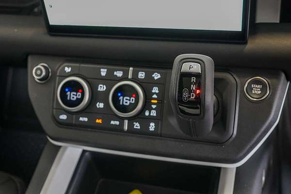 2025 Land Rover Defender 110 P400e X-Dynamic SE L663