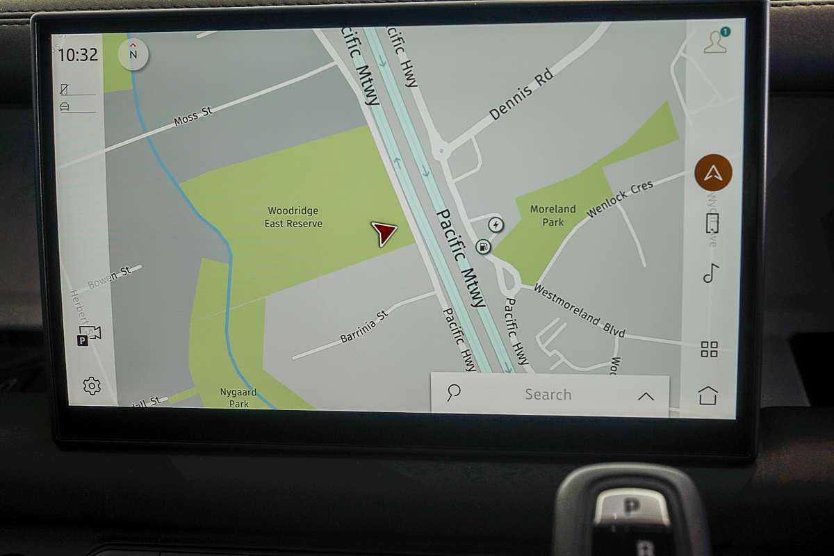 2025 Land Rover Defender 110 P400e X-Dynamic SE L663