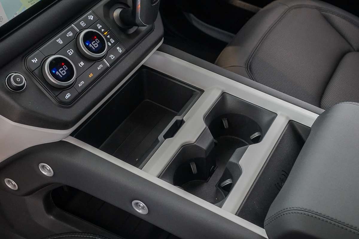 2025 Land Rover Defender 110 P400e X-Dynamic SE L663