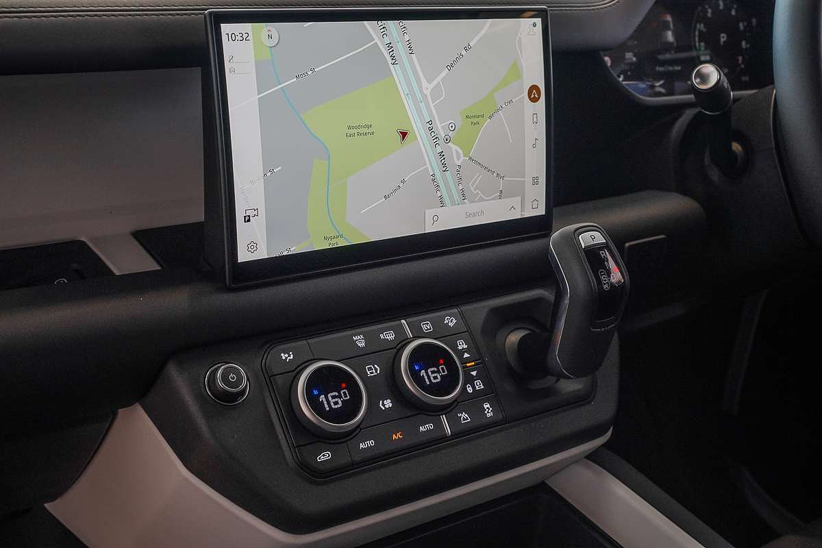 2025 Land Rover Defender 110 P400e X-Dynamic SE L663