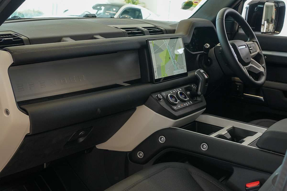 2025 Land Rover Defender 110 P400e X-Dynamic SE L663