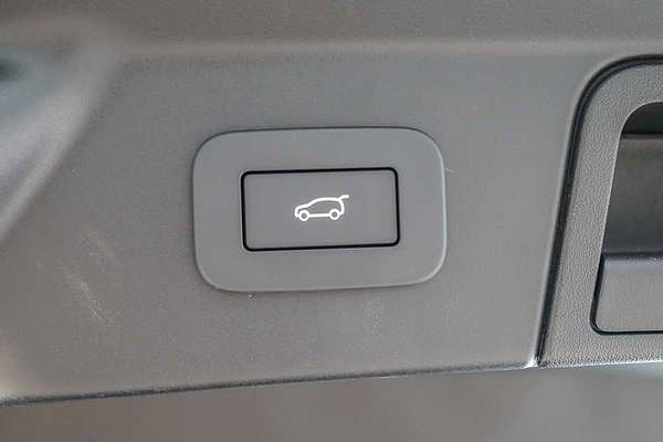 2024 Land Rover Range Rover Velar P250 Dynamic SE L560