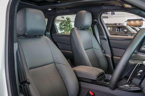 2024 Land Rover Range Rover Velar P250 Dynamic SE L560