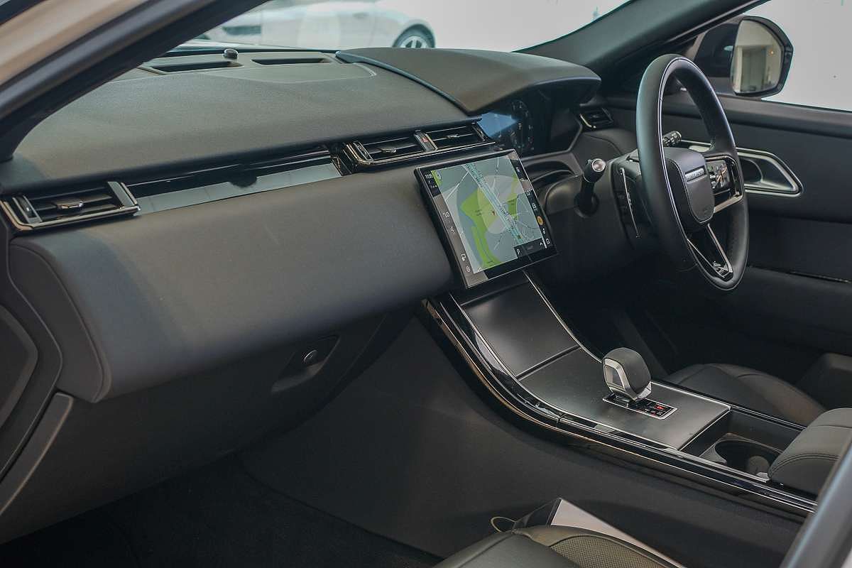 2024 Land Rover Range Rover Velar P250 Dynamic SE L560