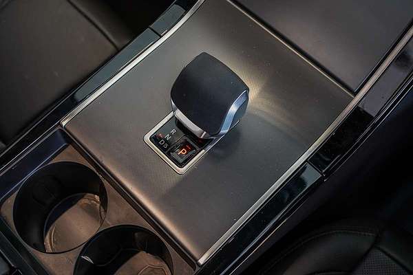 2024 Land Rover Range Rover Velar P250 Dynamic SE L560