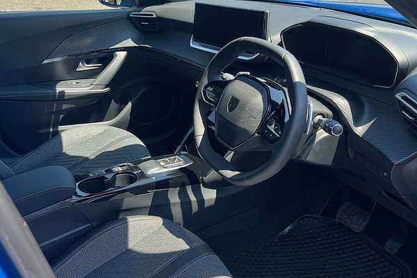 2023 Peugeot 2008 Allure P24