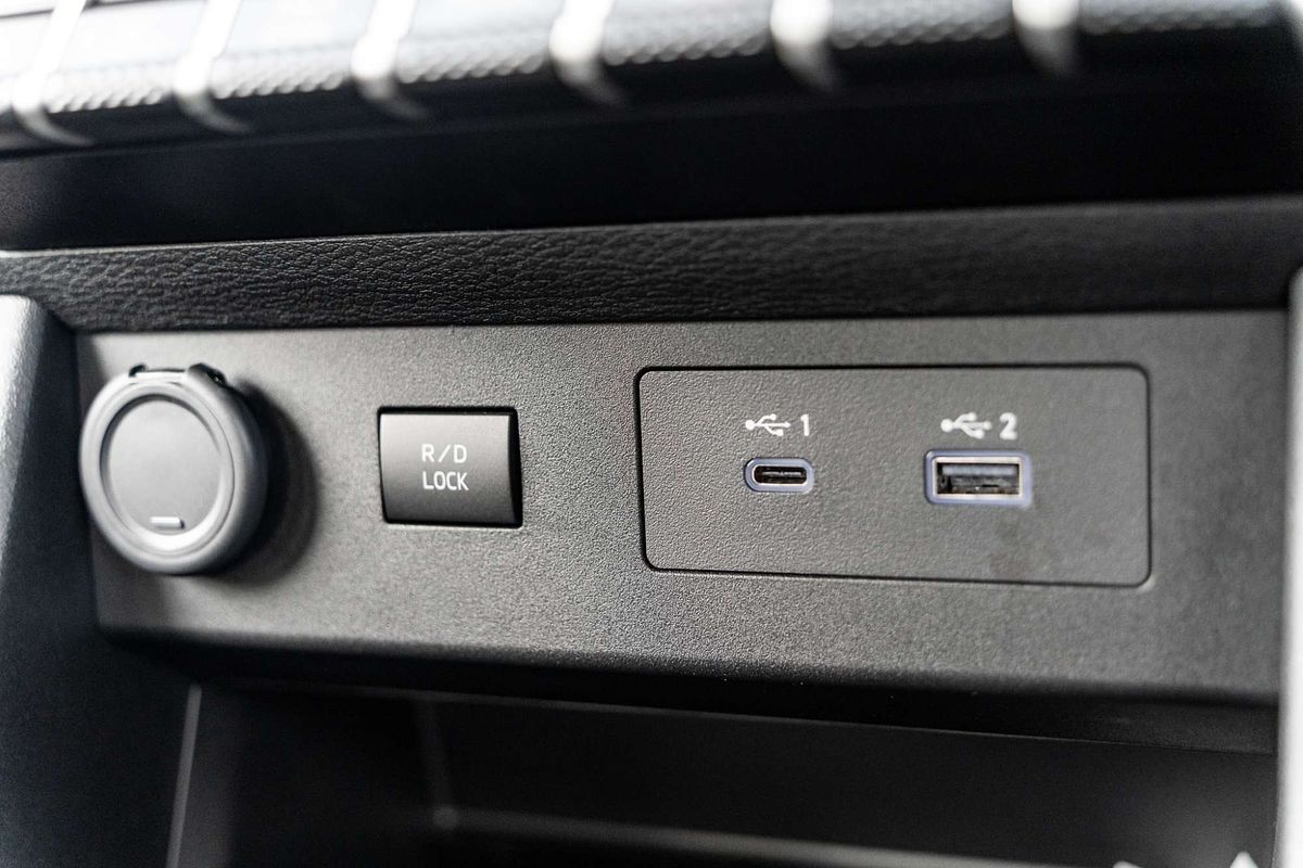 2025 Mitsubishi Triton GLX+ MV 4X4