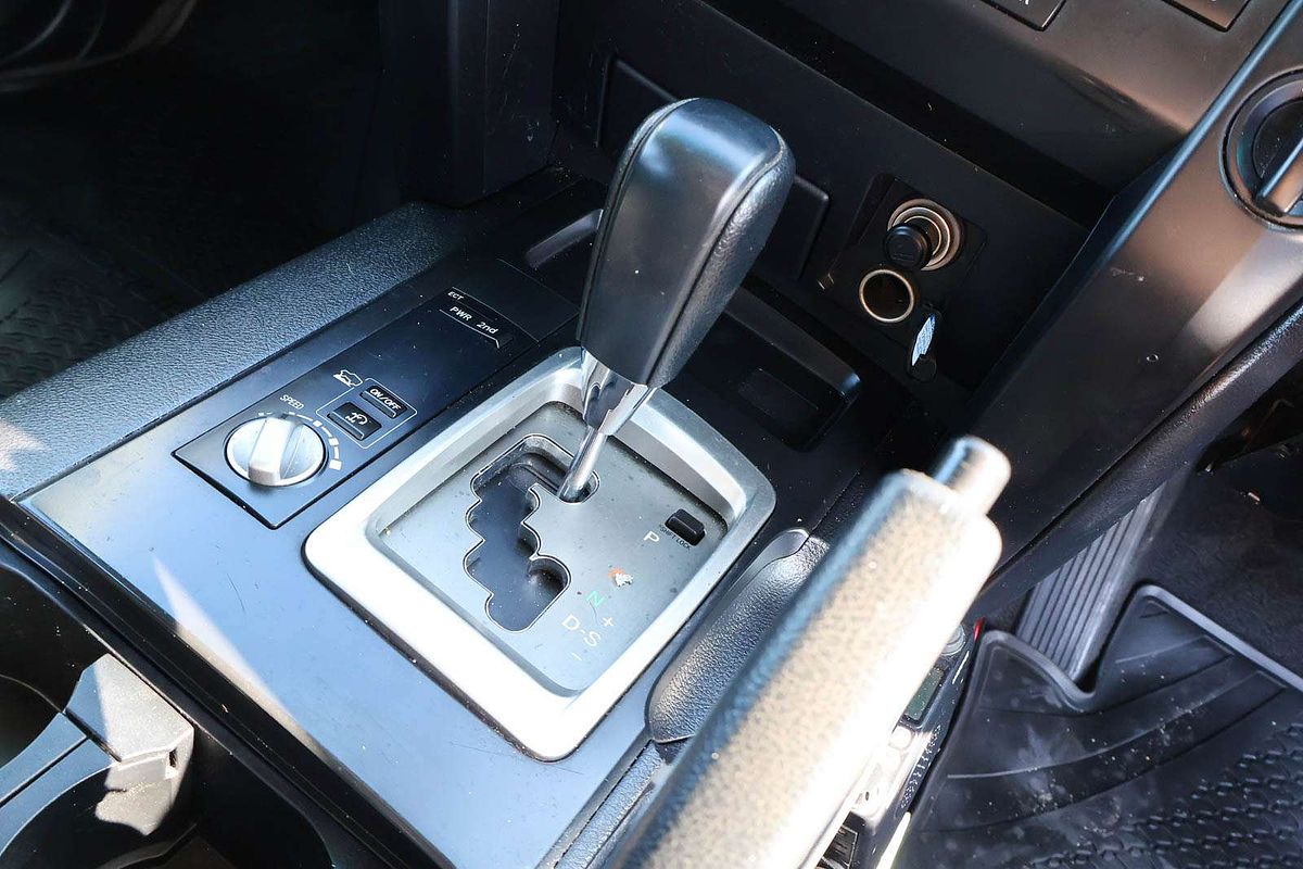 2012 Toyota Landcruiser GXL VDJ200R