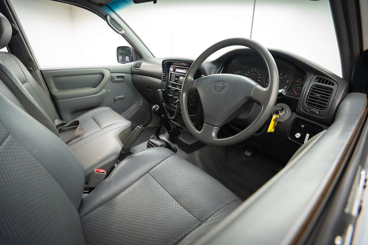 1999 Toyota Landcruiser Standard HZJ105R