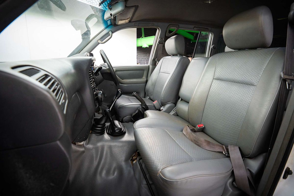 1999 Toyota Landcruiser Standard HZJ105R