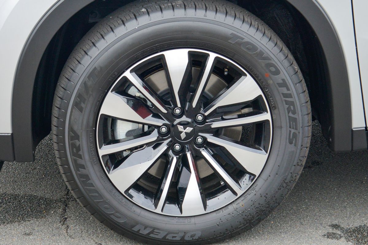 2025 Mitsubishi Outlander LS ZM