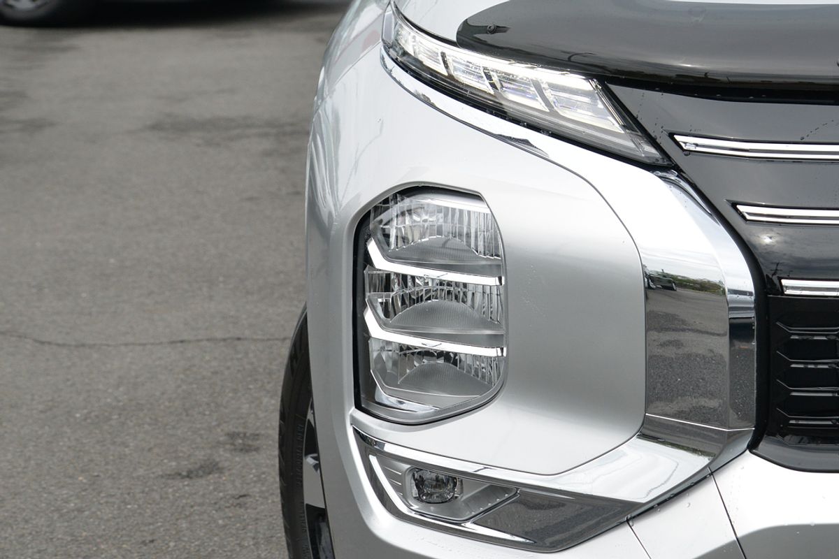 2025 Mitsubishi Outlander LS ZM