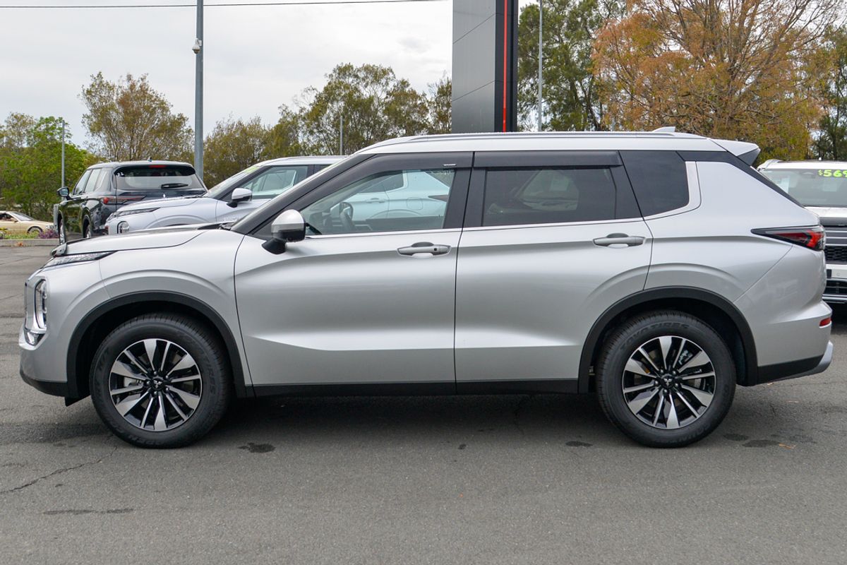 2025 Mitsubishi Outlander LS ZM