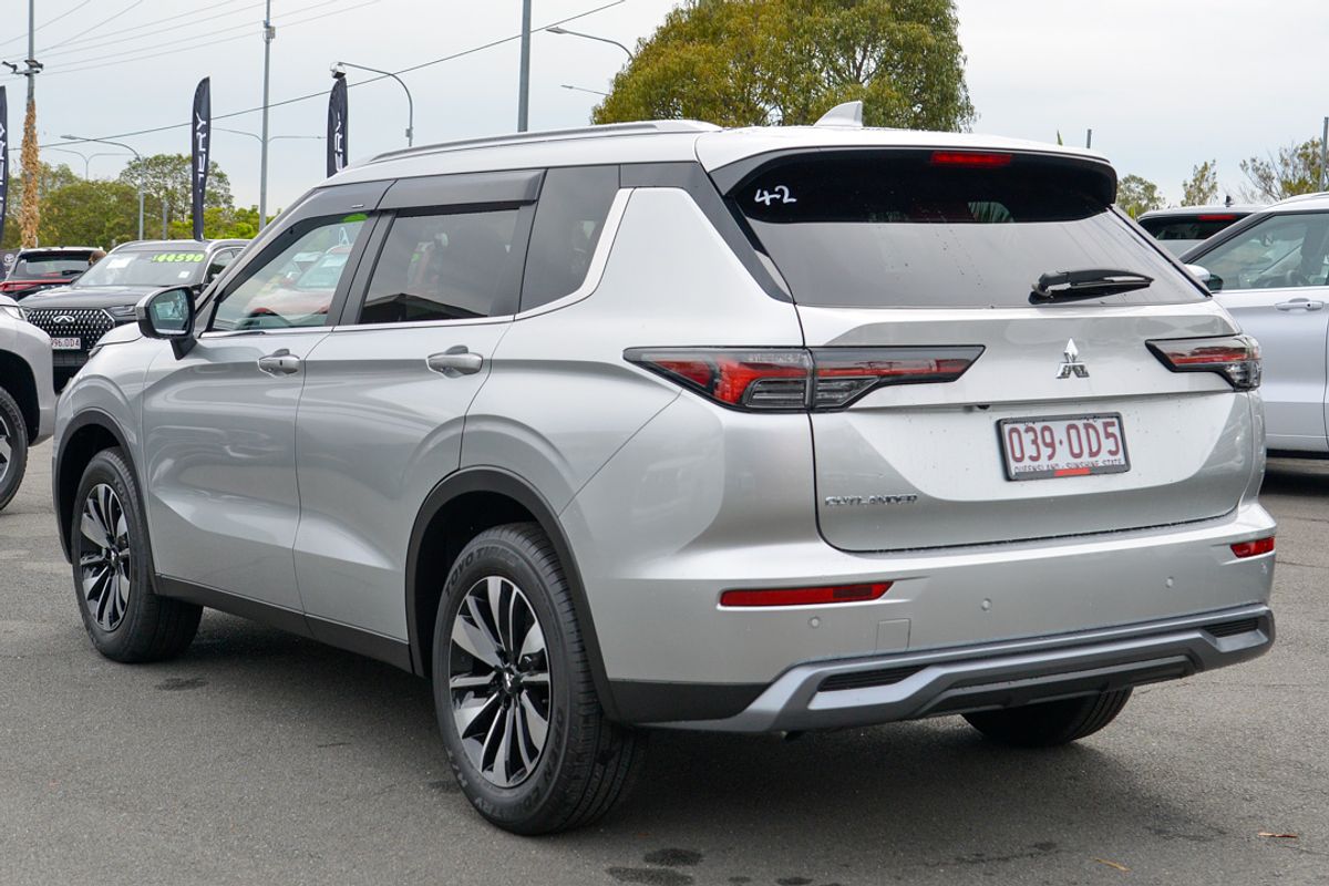 2025 Mitsubishi Outlander LS ZM