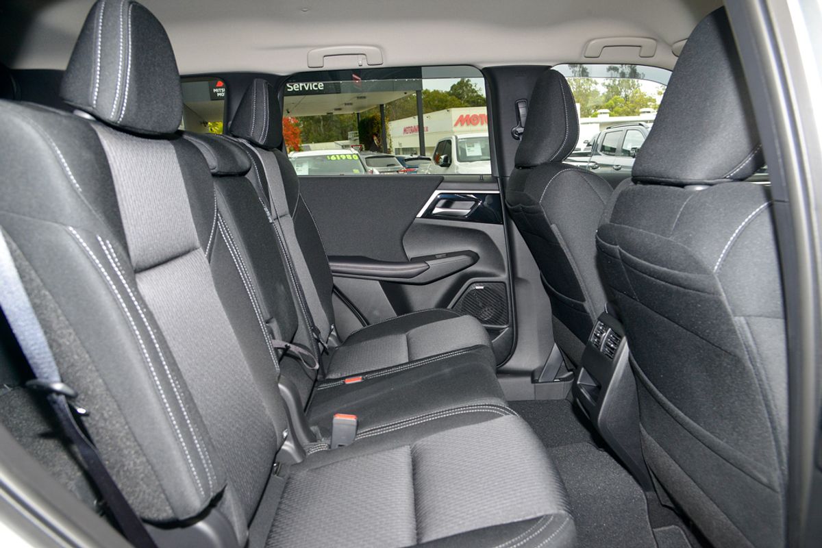 2025 Mitsubishi Outlander LS ZM