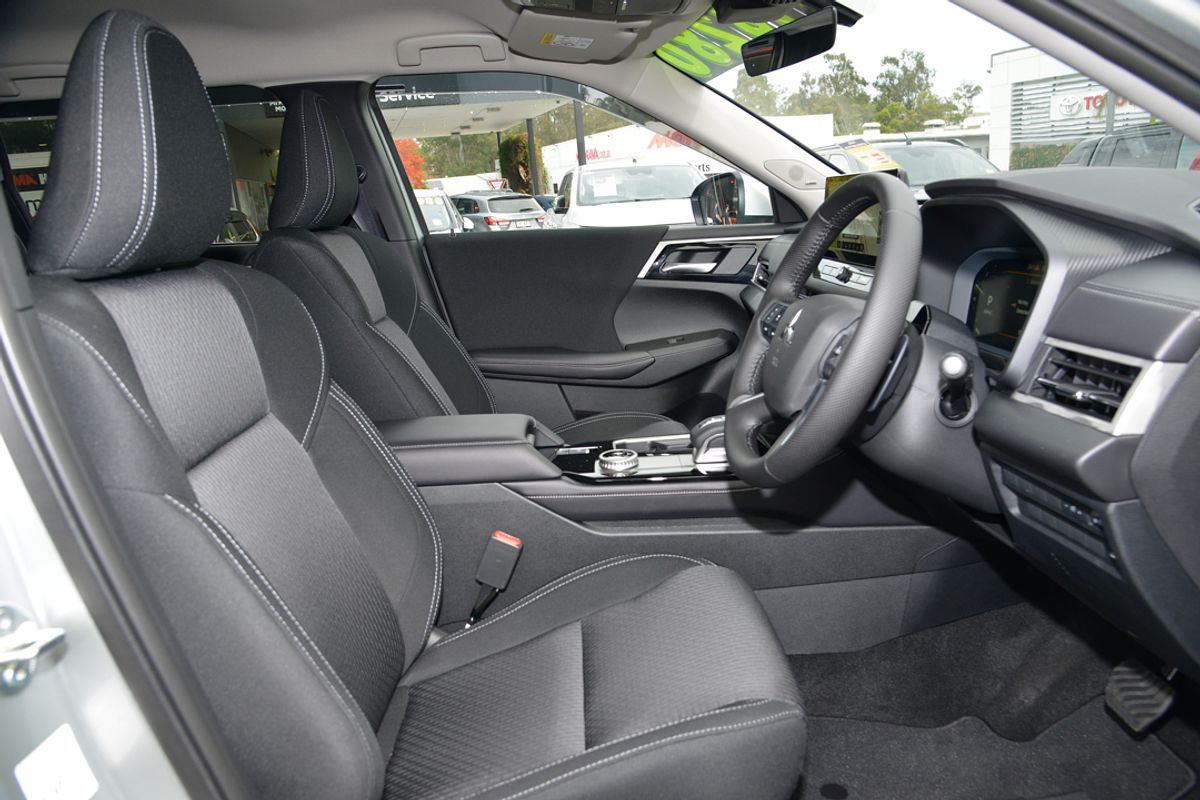 2025 Mitsubishi Outlander LS ZM