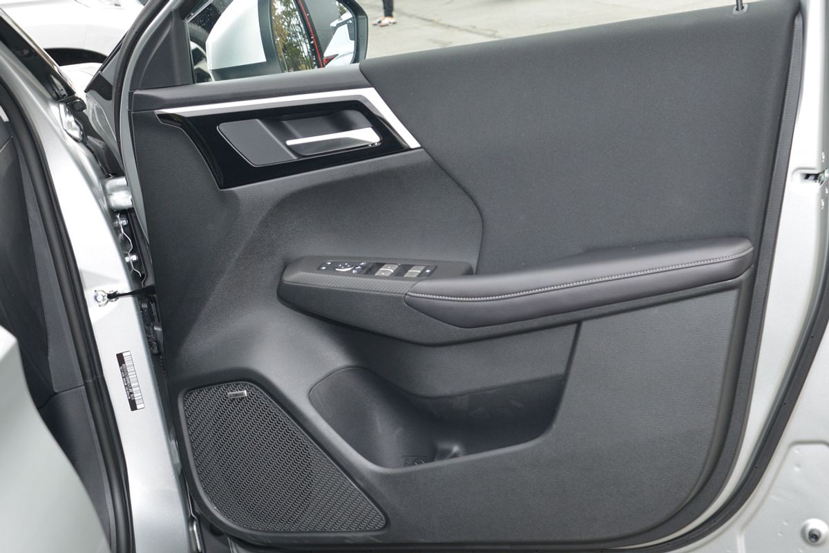 2025 Mitsubishi Outlander LS ZM