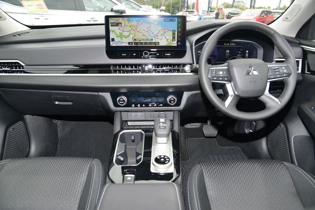 2025 Mitsubishi Outlander LS ZM