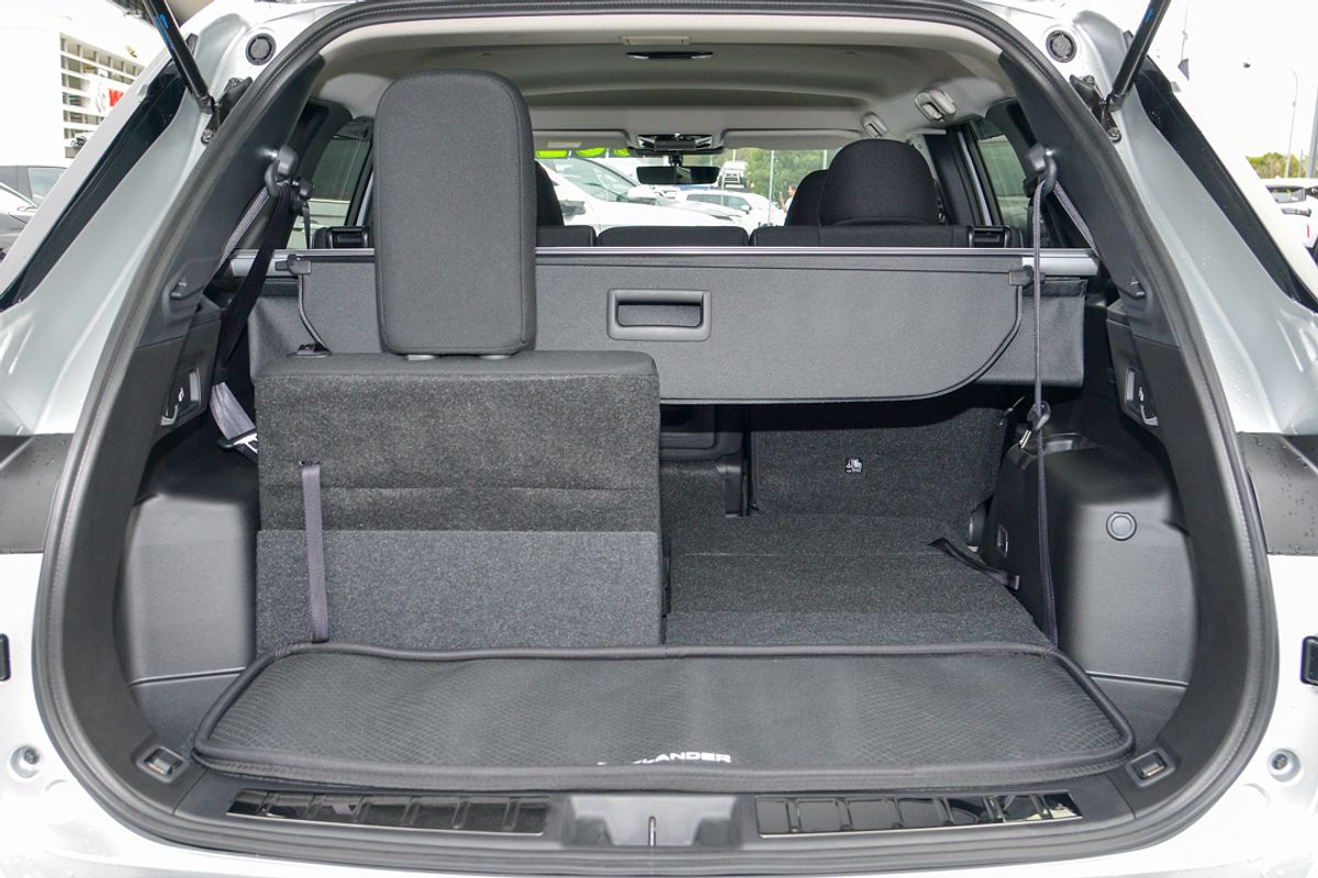 2025 Mitsubishi Outlander LS ZM