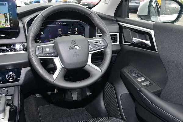 2025 Mitsubishi Outlander LS ZM