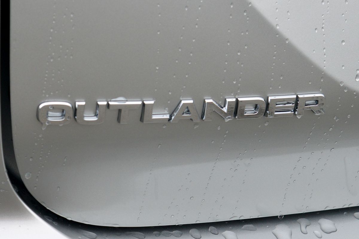 2025 Mitsubishi Outlander LS ZM