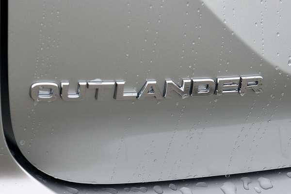 2025 Mitsubishi Outlander LS ZM