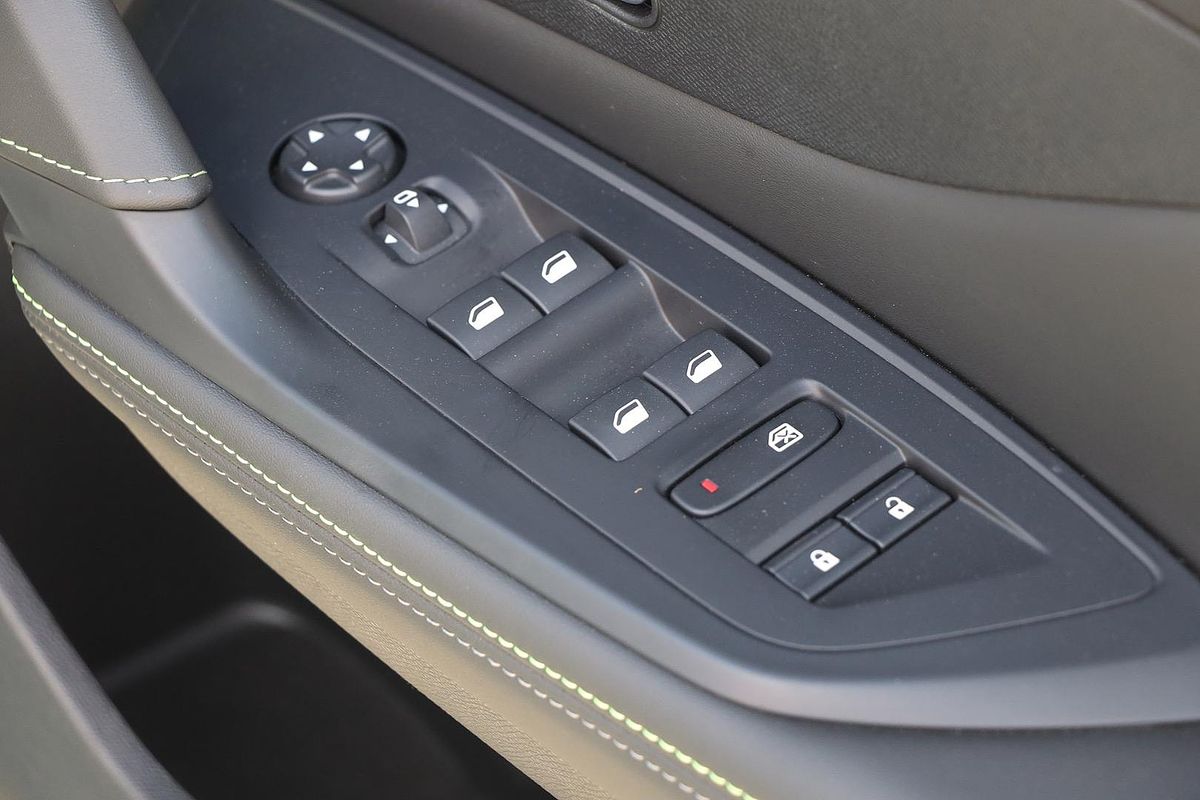 2025 Peugeot 408 GT Premium Hybrid P54