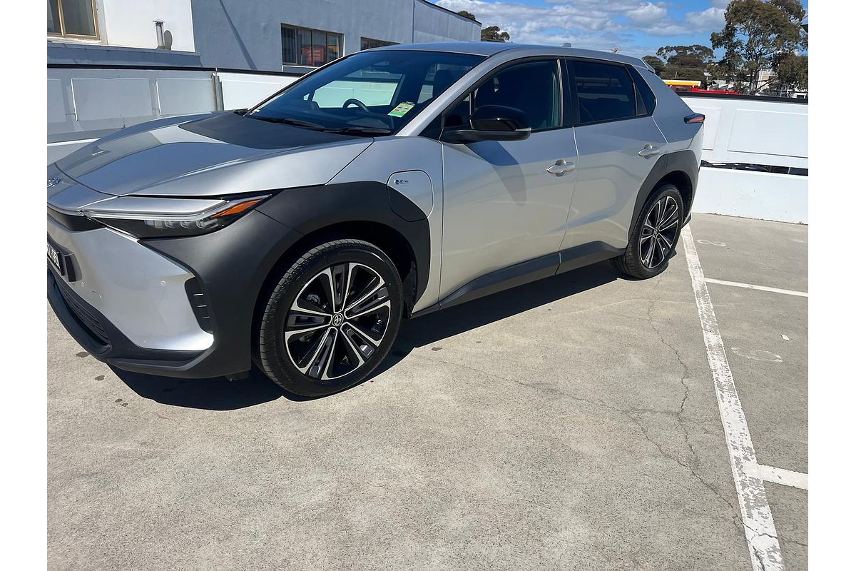 2024 Toyota bZ4X XEAM10R