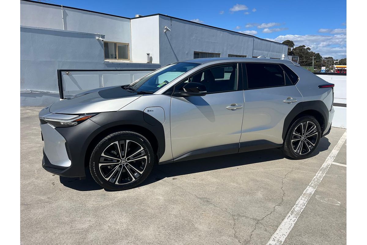 2024 Toyota bZ4X XEAM10R