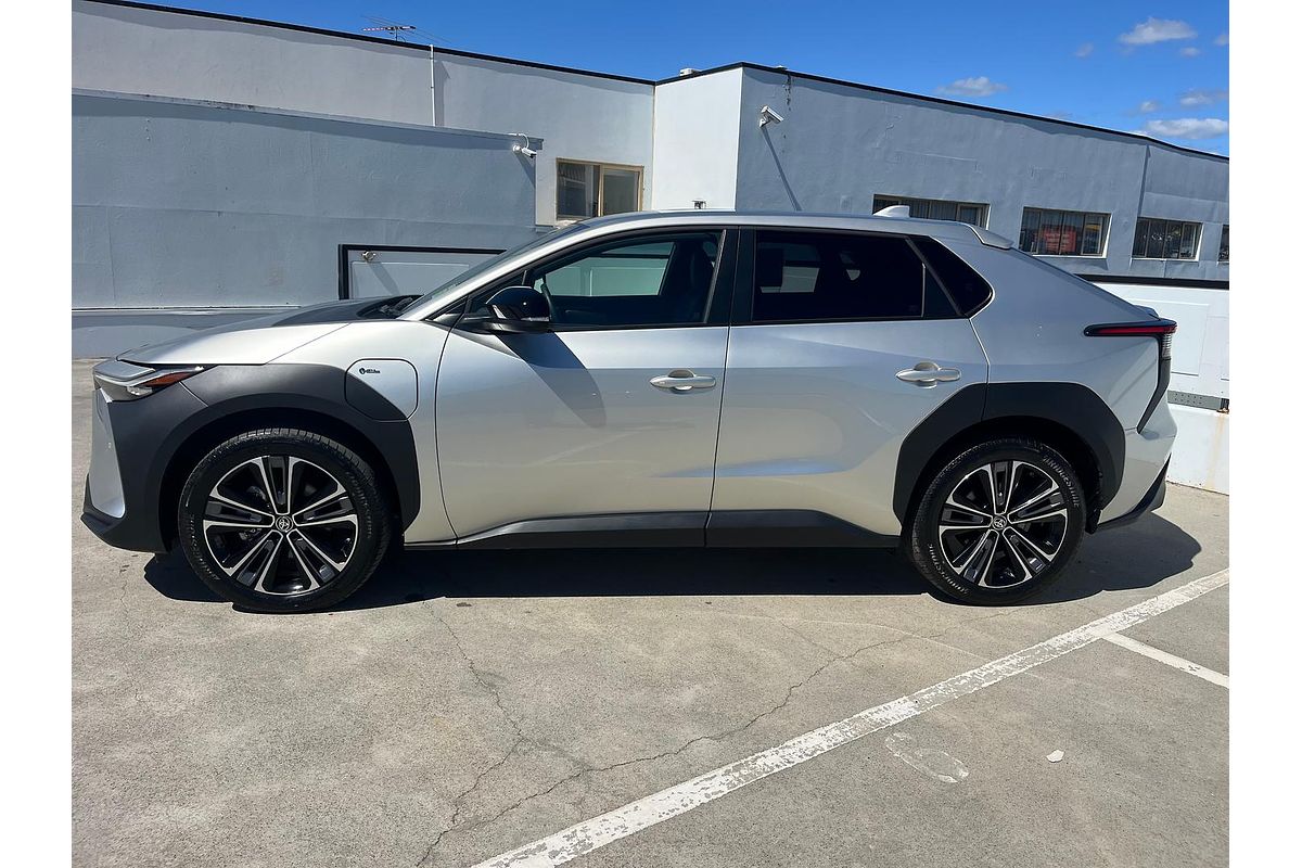 2024 Toyota bZ4X XEAM10R