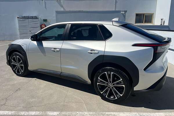 2024 Toyota bZ4X XEAM10R