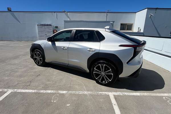 2024 Toyota bZ4X XEAM10R