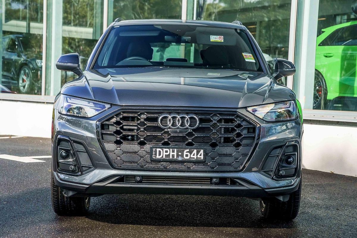 2025 Audi Q5 55 TFSI e S line FY