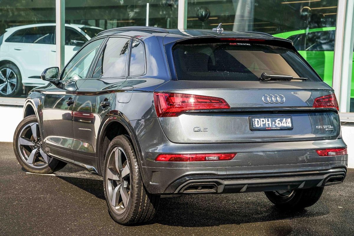 2025 Audi Q5 55 TFSI e S line FY