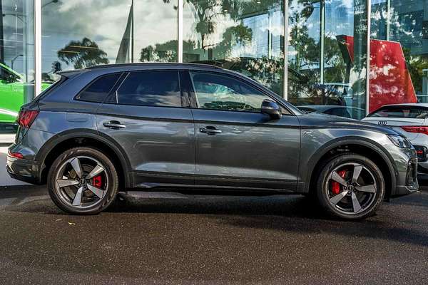 2025 Audi Q5 55 TFSI e S line FY