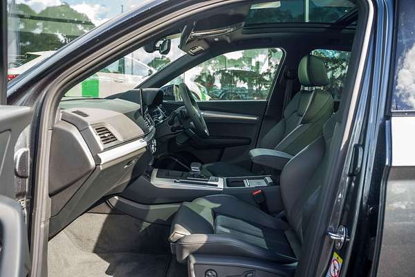 2025 Audi Q5 55 TFSI e S line FY