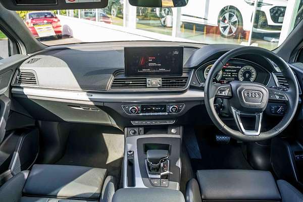 2025 Audi Q5 55 TFSI e S line FY
