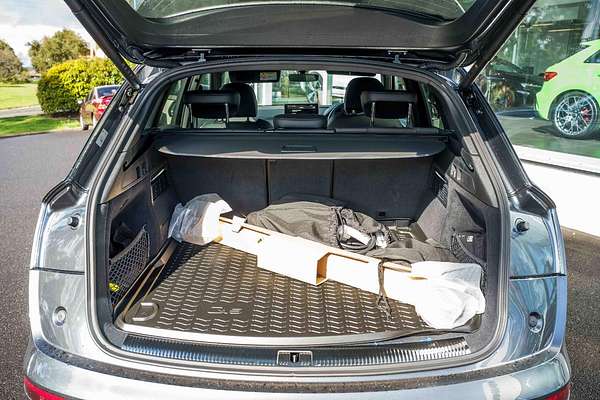 2025 Audi Q5 55 TFSI e S line FY