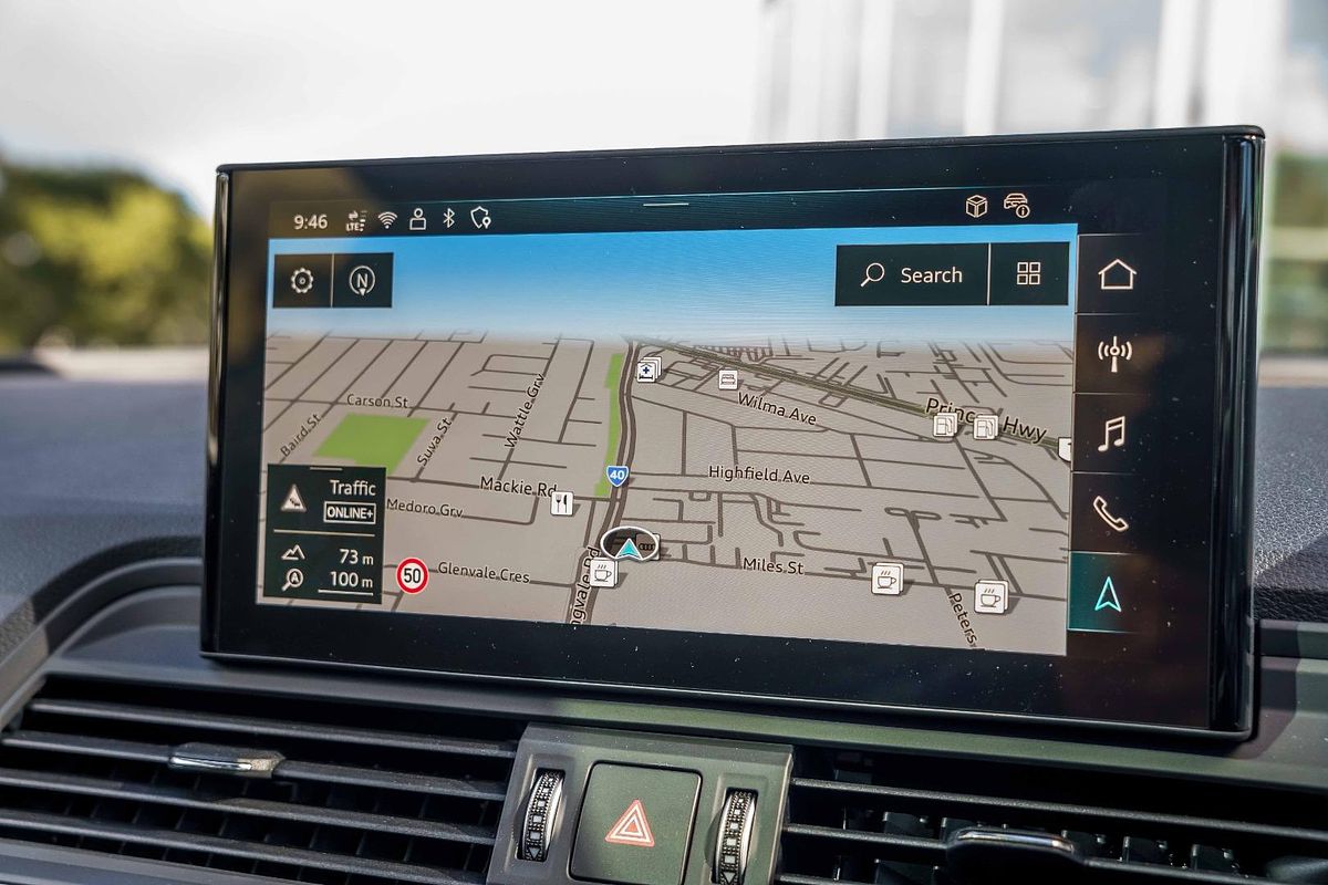 2025 Audi Q5 55 TFSI e S line FY