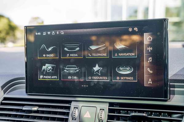 2025 Audi Q5 55 TFSI e S line FY