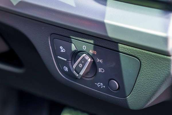 2025 Audi Q5 55 TFSI e S line FY