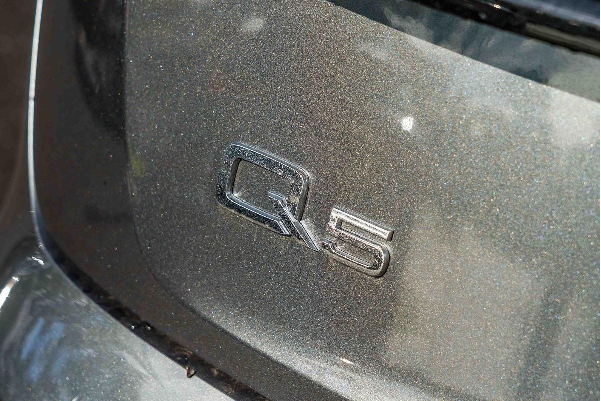 2025 Audi Q5 55 TFSI e S line FY