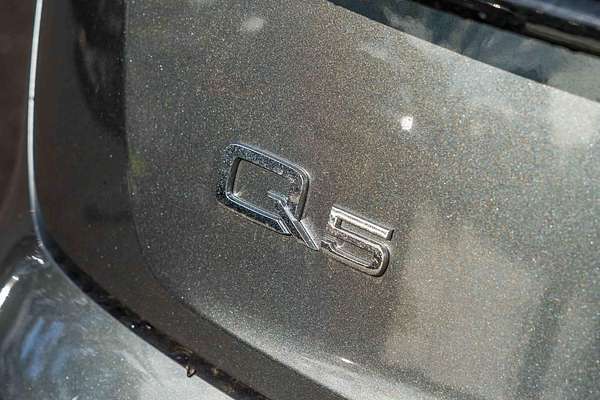 2025 Audi Q5 55 TFSI e S line FY