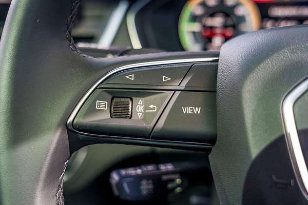 2025 Audi Q5 55 TFSI e S line FY