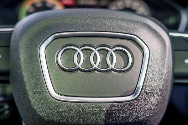 2025 Audi Q5 55 TFSI e S line FY