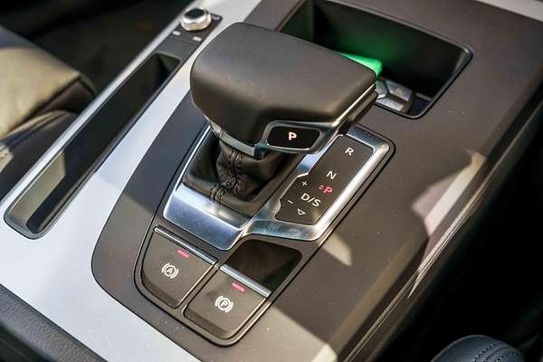 2025 Audi Q5 55 TFSI e S line FY