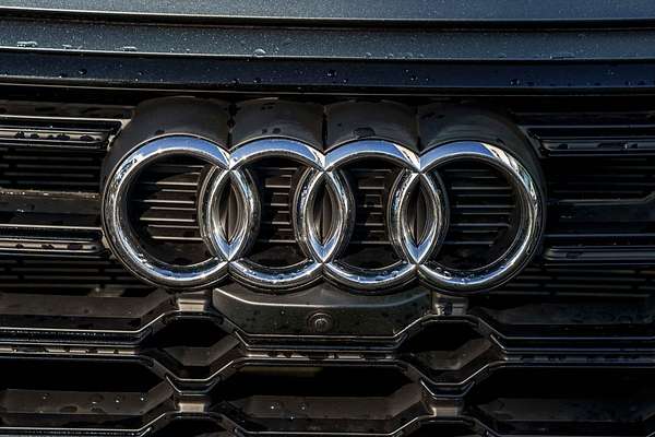 2025 Audi Q5 55 TFSI e S line FY