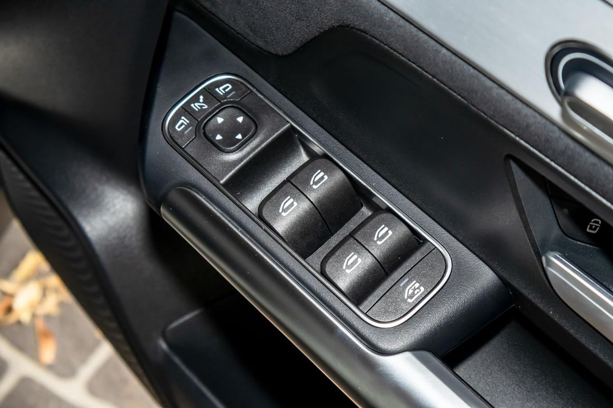 2025 Mercedes-Benz GLA-Class GLA200 H247