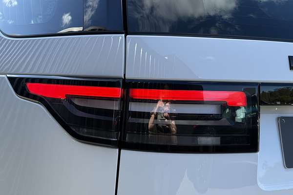 2017 Land Rover Discovery TD6 SE Series 5