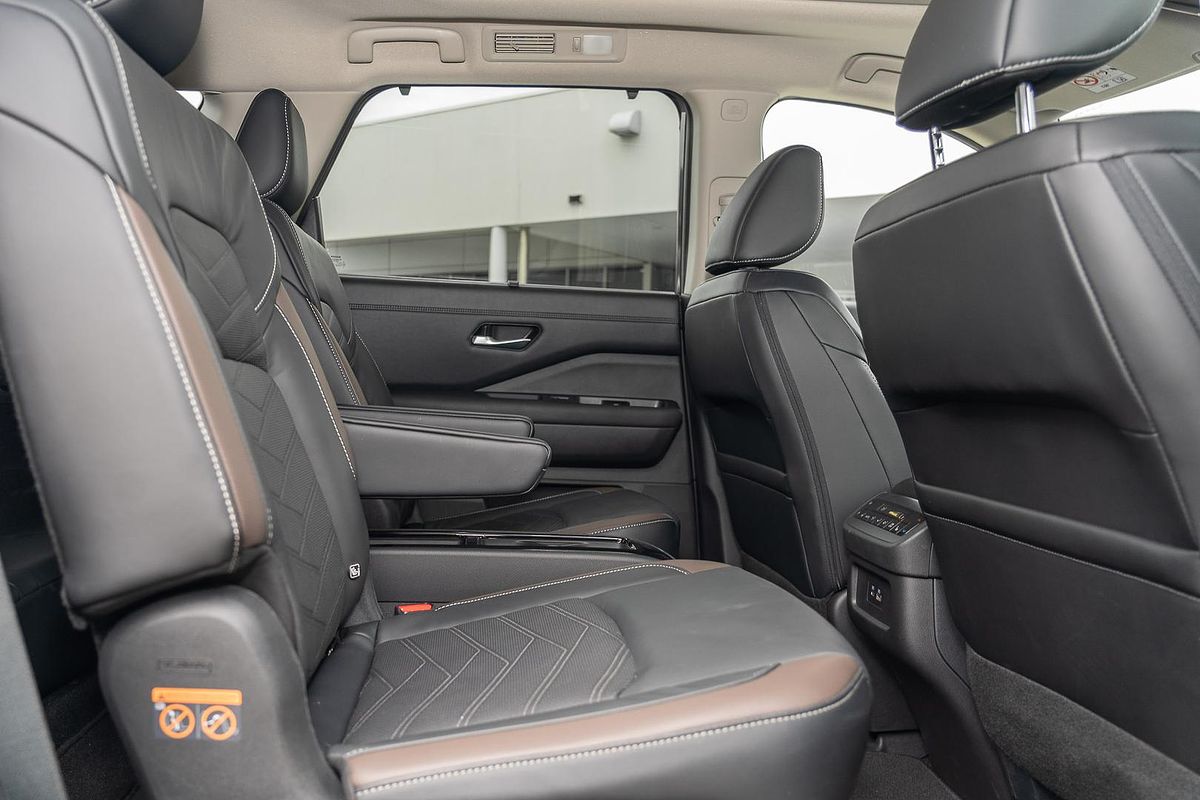 2023 Nissan Pathfinder Ti-L R53